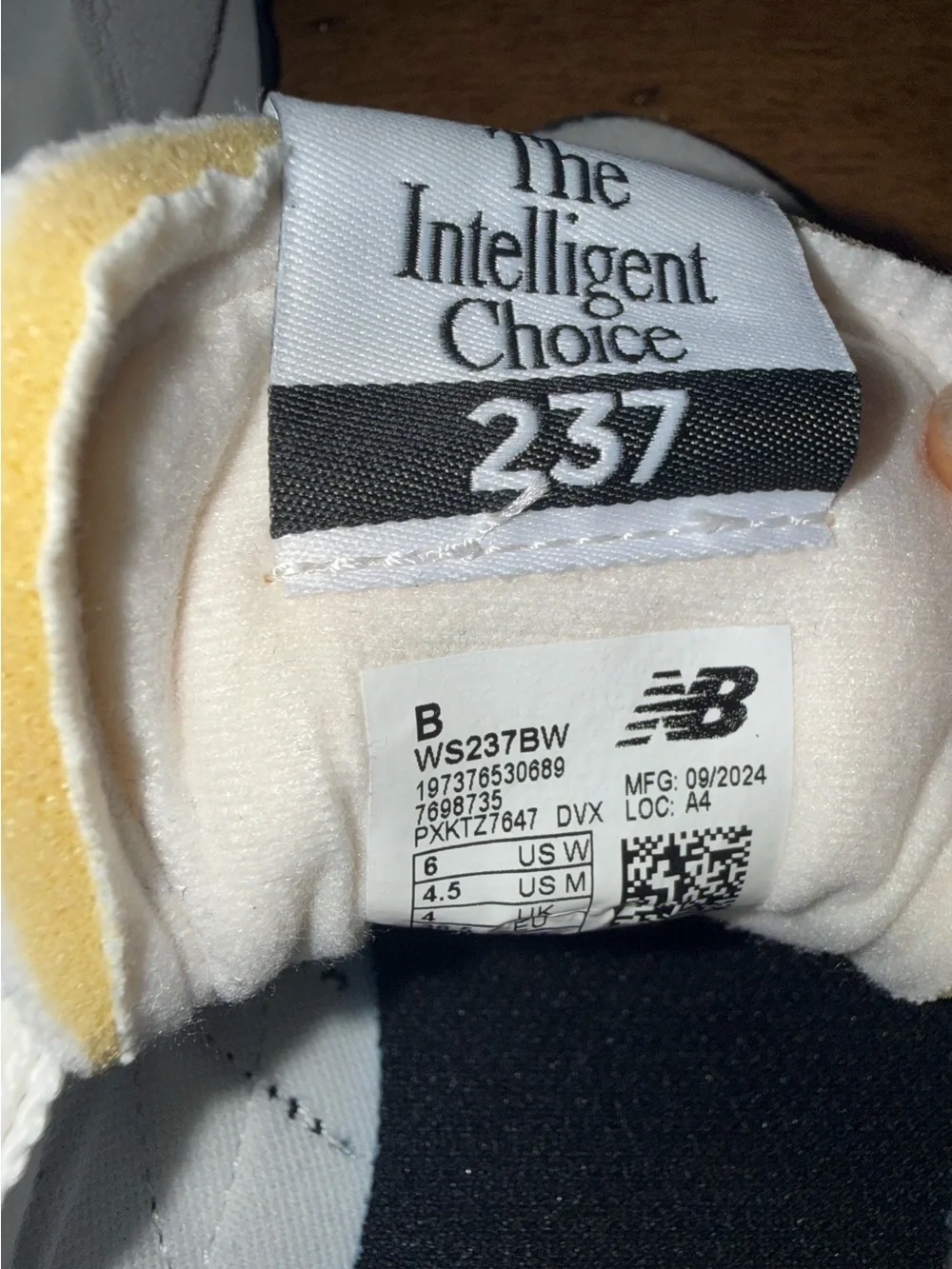 New Balance Women's 237 Retro Sneaker  Sea Salt W/Black/Grey 6 - Picture 7 of 7